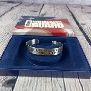 US Army National Guard Metal Bracelet Boxed Honoring American Heroes‎